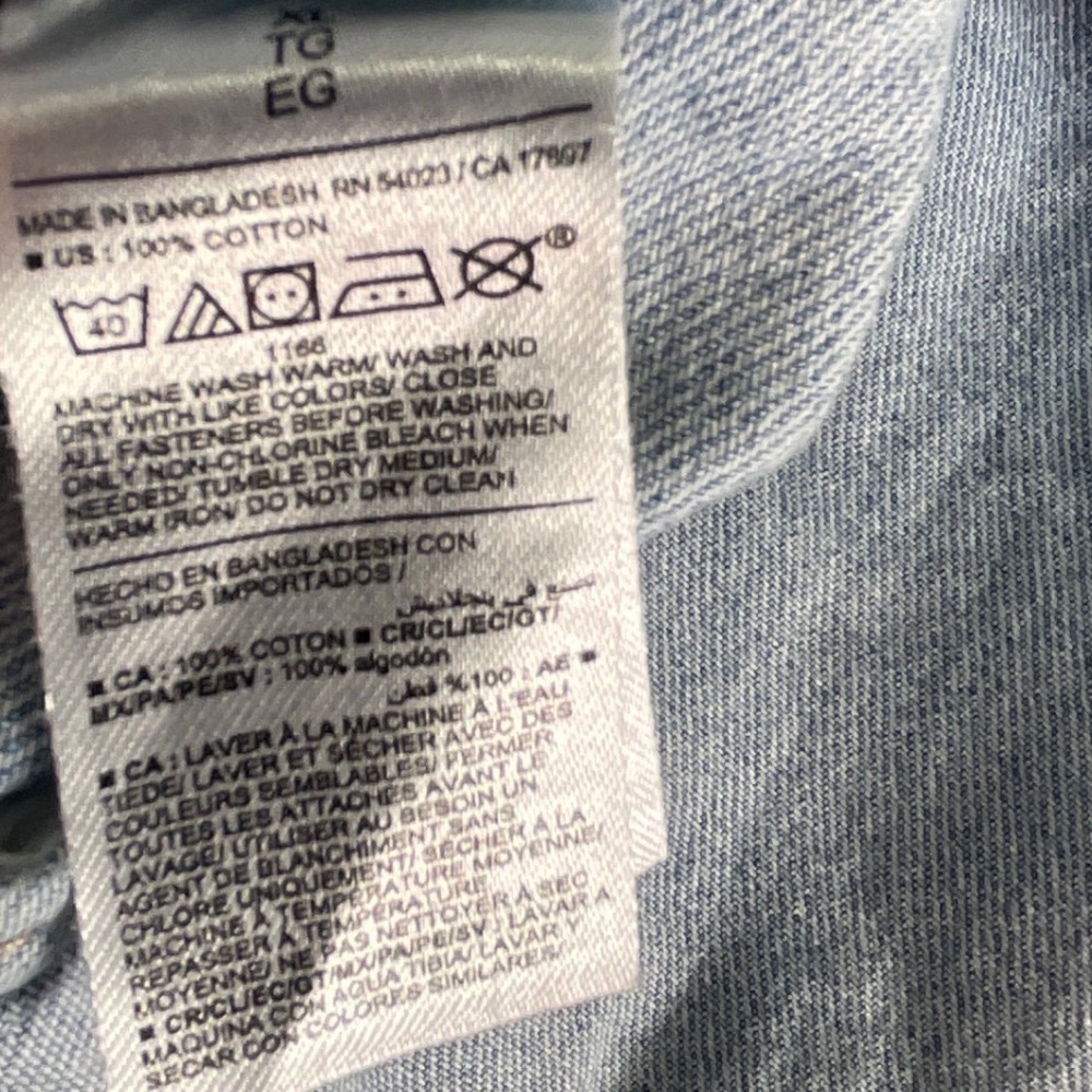 Old Navy Denim Jacket Womens XL Light Wash Cotton Trucker Classic 90s Y2K Vibe - Picture 10 of 11
